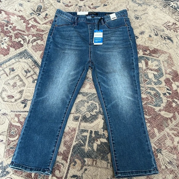 Judy Blue High Waist Cool Denim Pull On Capri - Picture 2 of 5